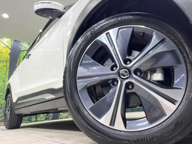 【純正17インチアルミホイール】外観にマッチした純正アルミホイールを装着しております。各種社外アルミホイールや、スタッドレスタイヤも取扱いしております。是非ご相談ください♪