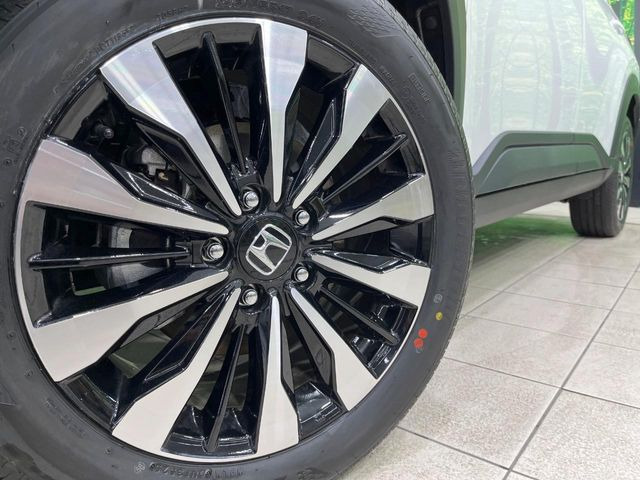 【純正17インチアルミホイール】外観にマッチした純正アルミホイールを装着しております。各種社外アルミホイールや、スタッドレスタイヤも取扱いしております。是非ご相談ください♪