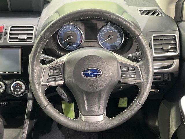 �y�����v�����X�e�A�����O�z�㎿�Ȋv���g�p���邱�ƂŁA��ɂ����������݂ƂĂ��^�]���₷���n���h���ł���