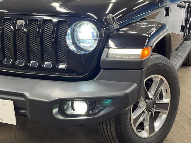 ●LEDヘッドライト:夜間走行時も良好な視界を確保し安心して運転できる高輝度LEDヘッドライトを装備!点灯速度が早く、消費電力も抑えられています。