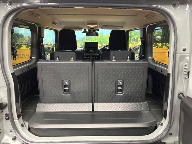 ���i�̂���������ʋ΁A���}���ɏ\���ȉ׎��X�y�[�X���m�ۂ��Ă���܂��B�Z�J���h�V�[�g��|���ƁA�傫�ȉו��̐ύڂ��\�ł���