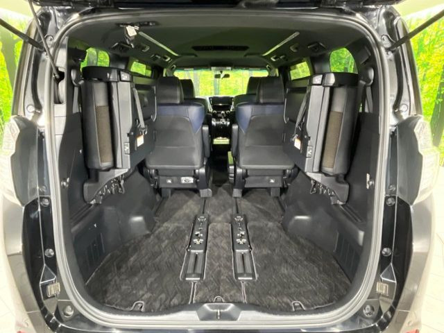 ���i�̂���������ʋ΁A���}���ɏ\���ȉ׎��X�y�[�X���m�ۂ��Ă���܂��B�Z�J���h�V�[�g��|���ƁA�傫�ȉו��̐ύڂ��\�ł���