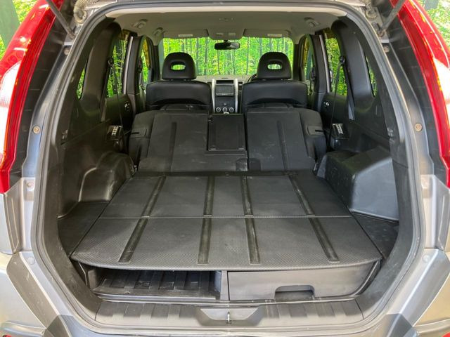 ���i�̂���������ʋ΁A���}���ɏ\���ȉ׎��X�y�[�X���m�ۂ��Ă���܂��B�Z�J���h�V�[�g��|���ƁA�傫�ȉו��̐ύڂ��\�ł���