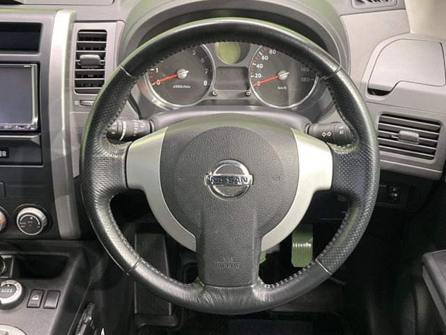 �y�����v�����X�e�A�����O�z�㎿�Ȋv���g�p���邱�ƂŁA��ɂ����������݂ƂĂ��^�]���₷���n���h���ł���