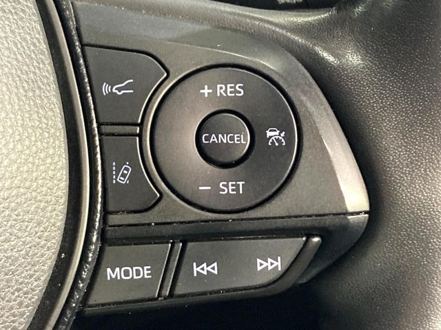 【レーダークルーズコントロール】高速道路での長距離走行が楽に!!自動で速度を保つクルーズコントロールが、衝突軽減システムと連携し、前方の車両を感知して車間を保つように速度調節してくれます!!