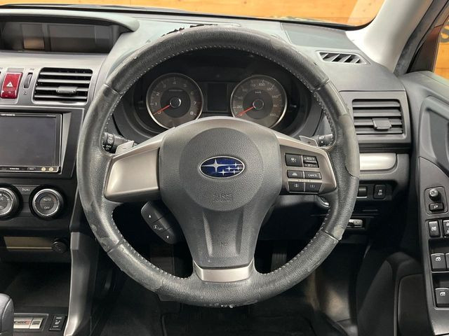 �y�����v�����X�e�A�����O�z�㎿�Ȋv���g�p���邱�ƂŁA��ɂ����������݂ƂĂ��^�]���₷���n���h���ł���