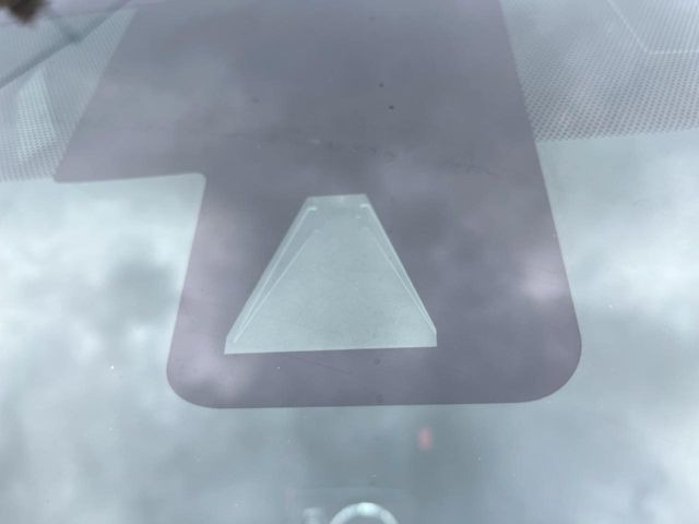 【トヨタセーフティセンス】走行中に前方の車両等を認識し、衝突しそうな時は警報とブレーキで衝突回避と被害軽減をアシスト。より安全にドライブをお楽しみいただけます。