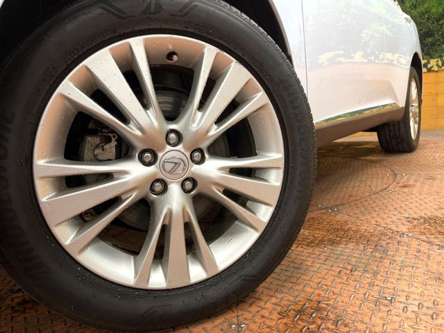 【純正アルミホイール】外観にマッチした純正アルミホイールを装着しております。各種社外アルミホイールや、スタッドレスタイヤも取扱いしております。是非ご相談ください♪