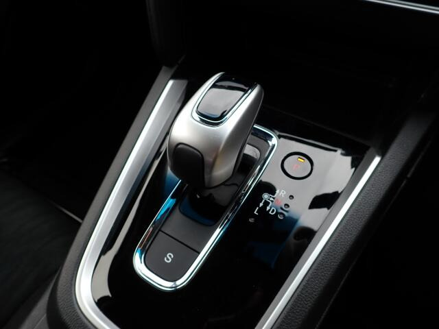 �O�������@��AIS�̌��i�������p�X�����C��������q�݂̂�̔����Ă��܂��B