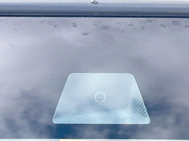 �y�z���_�Z���V���O�z���s���ɑO���̎ԗ�����F�����A�Փ˂������Ȏ��͌x��ƃu���[�L�ŏՓˉ���Ɣ�Q�y�����A�V�X�g�B�����S�Ƀh���C�u�����y���݂��������܂��B