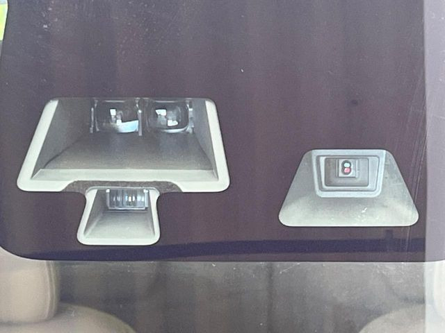 �y�G�}�[�W�F���V�[�u���[�L�z���s���ɑO���̎ԗ�����F�����A�Փ˂������Ȏ��͌x��ƃu���[�L�ŏՓˉ���Ɣ�Q�y�����A�V�X�g�B�����S�Ƀh���C�u�����y���݂��������܂��B