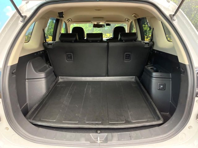 ���i�̂���������ʋ΁A���}���ɏ\���ȉ׎��X�y�[�X���m�ۂ��Ă���܂��B�Z�J���h�V�[�g��|���ƁA�傫�ȉו��̐ύڂ��\�ł���