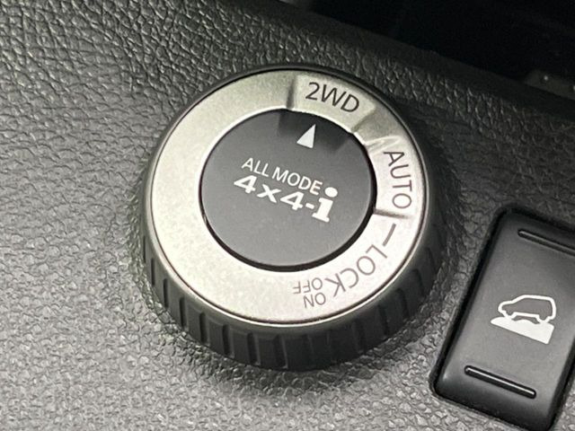 �y�I�[�����[�h4&times;4�z2WD/4WD���[�h����y�ɐ؂�ւ��\�B�R��d����2WD�A�X�^�b�N���ɖ𗧂�LOCK�AAUTO���[�h�ł�4WD�̔z���������Œ������A�H�ʏ󋵂��킸���肵��������T�|�[�g�B