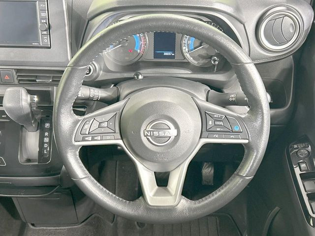 �y�����v�����X�e�A�����O�z�㎿�Ȋv���g�p���邱�ƂŁA��ɂ����������݂ƂĂ��^�]���₷���n���h���ł���