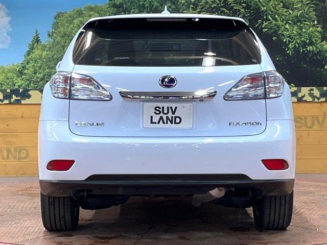 安心の最長10年・走行無制限保証(有償)をご用意。保証内容も充実はもちろん、無料点検&オイル交換や、年中無休の全国・24時間ロードサービスも付帯されておりますのでご安心下さい。