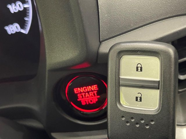 �yHonda�X�}�[�g�L�[�z�J�o����|�P�b�g�ɓ��ꂽ�܂܂ł��h�A�̎{���E�������\�ȃX�}�[�g�L�[�𑕔��B�G���W���̃I���E�I�t�����J�M�����o���K�v����������Ƃ��Ă��֗��ł���