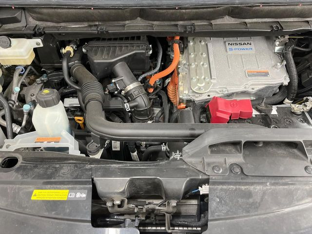 ��D�]�𒸂��Ă���܂��{�f�B�̒e�X�v���b�V���R�[�g���D�]��t���B�ʏ�̃K���X�R�[�g�ƈقȂ�A�ϋv�N��6�N�̖��@���K���X�R�[�e�B���O���A�{�f�B���L���C�ȏ�Ԃɕۂ��Ă���܂��B