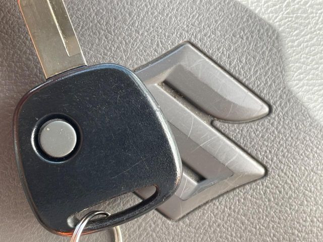 �y�L�[���X�X�^�[�g�V�X�e���z�J�o����|�P�b�g�ɓ��ꂽ�܂܂ł��h�A�̎{���E�������\�ȃX�}�[�g�L�[�𑕔��B�G���W���̃I���E�I�t�����J�M�����o���K�v����������Ƃ��Ă��֗��ł���