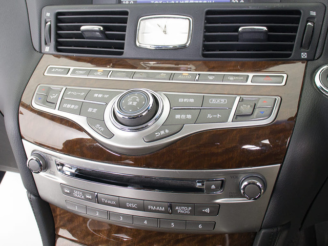 CD�͂������̎��ADVD�Đ����\�ł��B�t���Z�O�n�f�W�ɂ��Ή��������Bluetooth�ɂ��Ή����Ă���܂�