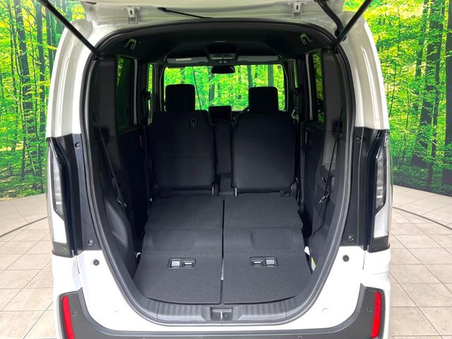 ���i�̂���������ʋ΁A���}���ɏ\���ȉ׎��X�y�[�X���m�ۂ��Ă���܂��B�Z�J���h�V�[�g��|���ƁA�傫�ȉו��̐ύڂ��\�ł���