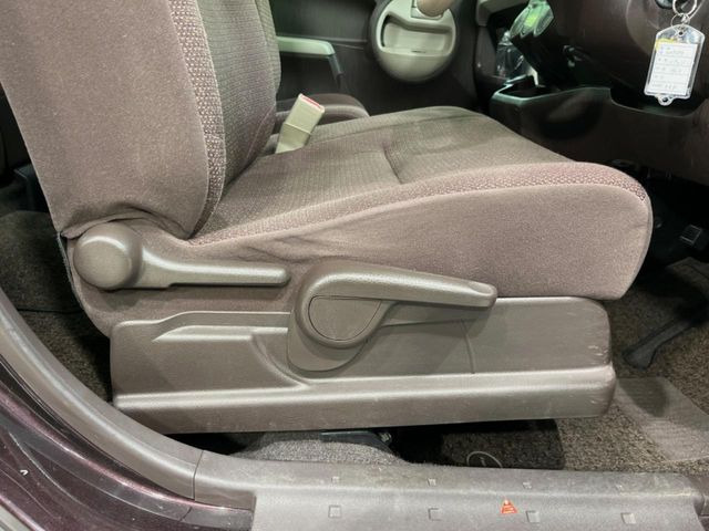 ドライバーによって運転しやすいポジションは異なり、あの車はどうなのか不安なこともありますよね。気になるお車は店頭で乗り込んでご確認いただけます♪