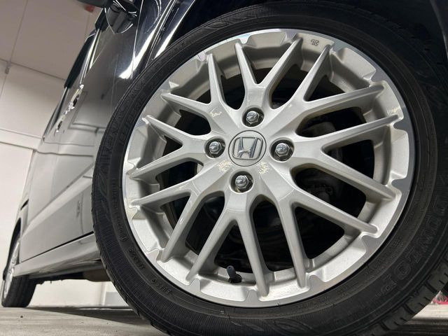 �y15�C���`�A���~�z�C�[���z�O�ςɃ}�b�`�����A���~�z�C�[���𑕒����Ă���܂��B�e��A���~�z�C�[����A�X�^�b�h���X�^�C�����戵�����Ă���܂��B���񂲑��k����������