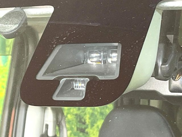 �y�G�}�[�W�F���V�[�u���[�L�z���s���ɑO���̎ԗ�����F�����A�Փ˂������Ȏ��͌x��ƃu���[�L�ŏՓˉ���Ɣ�Q�y�����A�V�X�g�B�����S�Ƀh���C�u�����y���݂��������܂��B