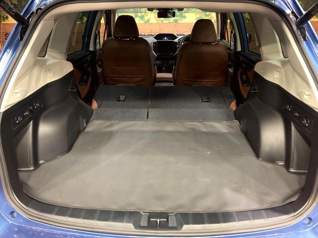 ���i�̂���������ʋ΁A���}���ɏ\���ȉ׎��X�y�[�X���m�ۂ��Ă���܂��B�Z�J���h�V�[�g��|���ƁA�傫�ȉו��̐ύڂ��\�ł���