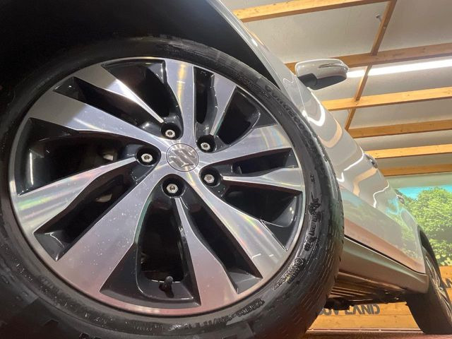 �y����17�C���`�A���~�z�C�[���z�O�ςɃ}�b�`���������A���~�z�C�[���𑕒����Ă���܂��B�e��ЊO�A���~�z�C�[����A�X�^�b�h���X�^�C�����戵�����Ă���܂��B���񂲑��k����������