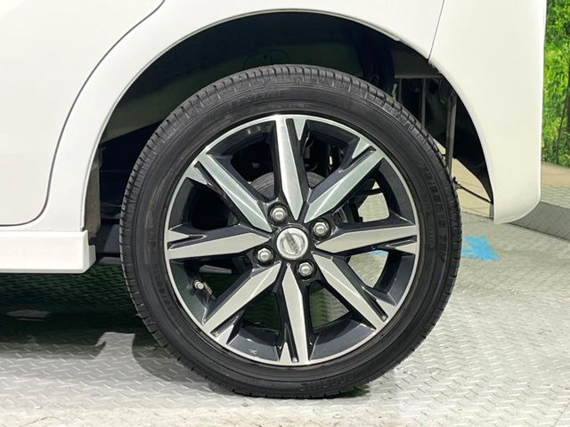 �y����15�C���`�A���~�z�C�[���z�O�ςɃ}�b�`���������A���~�z�C�[���𑕒����Ă���܂��B�e��ЊO�A���~�z�C�[����A�X�^�b�h���X�^�C�����戵�����Ă���܂��B���񂲑��k����������