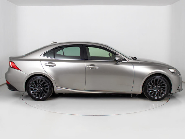 18インチアルミ!!アルミホイールの変更も可能です!お客様のお好みの1台を作成可能となります!※詳細はスタッフまでお尋ねください。