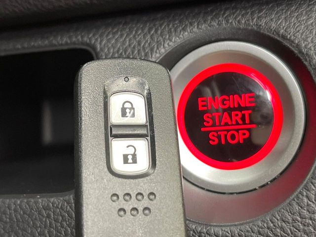 �yHonda�X�}�[�g�L�[�z�J�o����|�P�b�g�ɓ��ꂽ�܂܂ł��h�A�̎{���E�������\�ȃX�}�[�g�L�[�𑕔��B�G���W���̃I���E�I�t�����J�M�����o���K�v����������Ƃ��Ă��֗��ł���