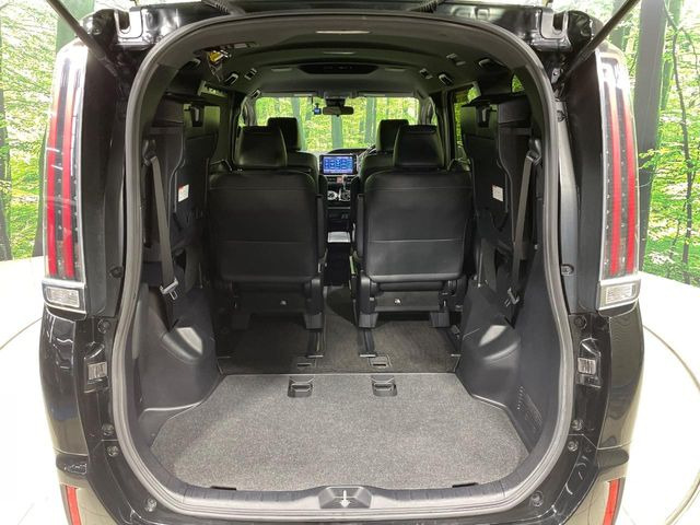 ���i�̂���������ʋ΁A���}���ɏ\���ȉ׎��X�y�[�X���m�ۂ��Ă���܂��B�Z�J���h�V�[�g��|���ƁA�傫�ȉו��̐ύڂ��\�ł���