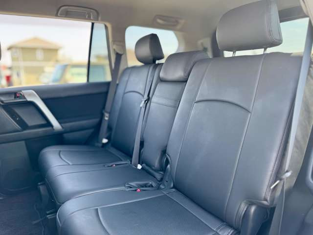 20代中心の若いスタッフがご対応させていただきます!お客様のご希望に添えるよう努めてまいりますので、宜しくお願い致します。自社整備工場も完備しご納車後のアフターメンテナンスもお気軽にご相談くださいませ。