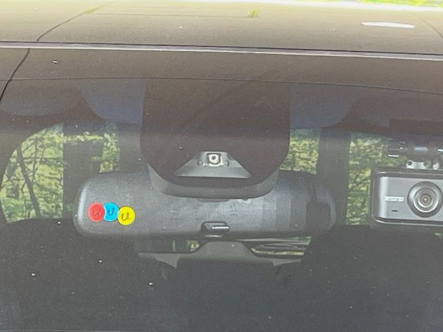 �y�z���_�Z���V���O�z���s���ɑO���̎ԗ�����F�����A�Փ˂������Ȏ��͌x��ƃu���[�L�ŏՓˉ���Ɣ�Q�y�����A�V�X�g�B�����S�Ƀh���C�u�����y���݂��������܂��B