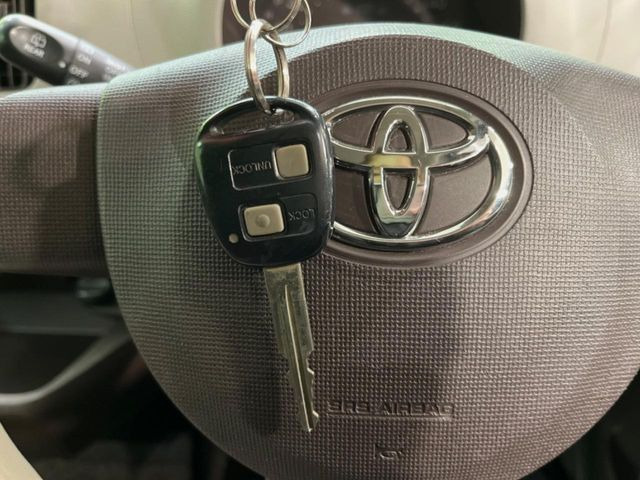 【キーレス】少し離れた場所からでもボタン一つでドアの開錠・施錠ができるのでとっても便利!ドアの鍵穴周りに傷をつけることもありません♪