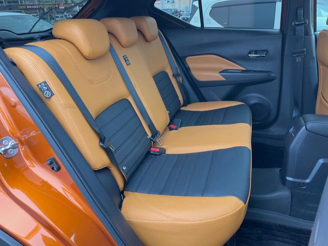 �R���p�N�g�J�[�ł����A�Z�J���h�V�[�g�͏\���ȍL����������K�ɂ���肢�������܂���V�[�g��|���đ傫�ȉו���ς񂾂�ƁA�p�r�̕����L��1��ł��B