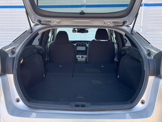 ���i�̂���������ʋ΁A���}���ɏ\���ȉ׎��X�y�[�X���m�ۂ��Ă���܂��B�Z�J���h�V�[�g��|���ƁA�傫�ȉו��̐ύڂ��\�ł���