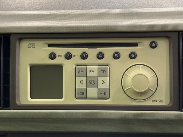 お好きな音楽を車内でお楽しみいただけます♪スピーカー交換・ウーハー追加などの音質向上や、最新ナビ・後席モニター等の取り付けも是非ご相談ください!