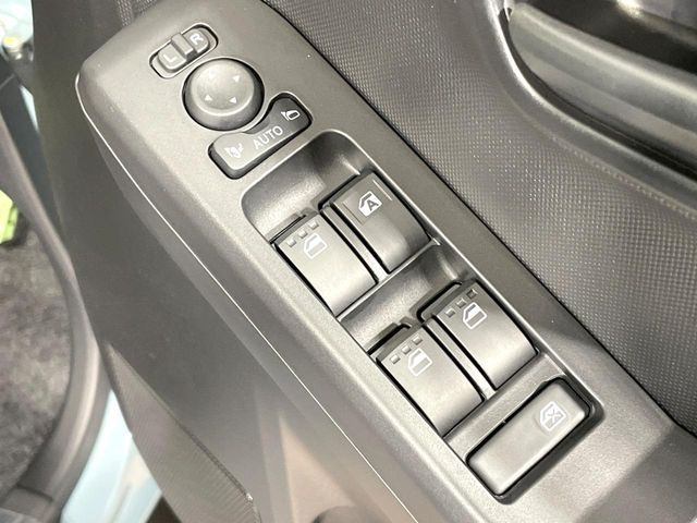 �y�d���i�[�~���[�z�T�C�h�~���[�͓d���i�[���ƂȂ��Ă���A�������ԏ�ł��L�Y�������X�N��}�����܂��B