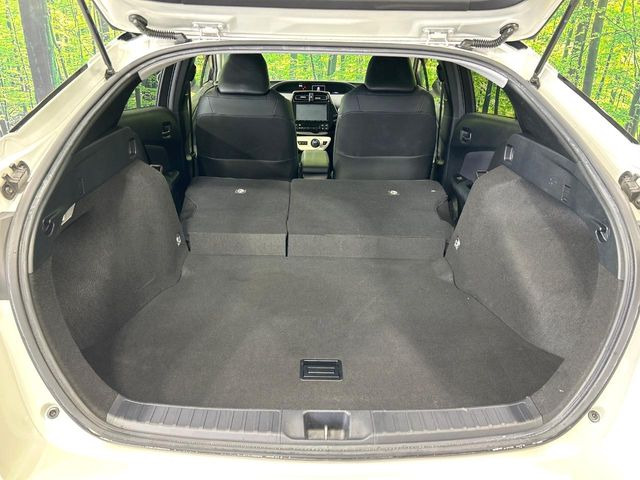 ���i�̂���������ʋ΁A���}���ɏ\���ȉ׎��X�y�[�X���m�ۂ��Ă���܂��B�Z�J���h�V�[�g��|���ƁA�傫�ȉו��̐ύڂ��\�ł���