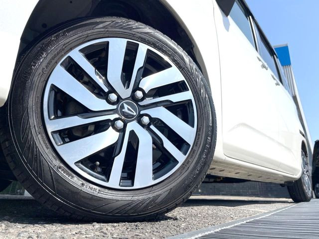 �y����14�C���`�A���~�z�C�[���z�O�ςɃ}�b�`���������A���~�z�C�[���𑕒����Ă���܂��B�e��ЊO�A���~�z�C�[����A�X�^�b�h���X�^�C�����戵�����Ă���܂��B���񂲑��k����������