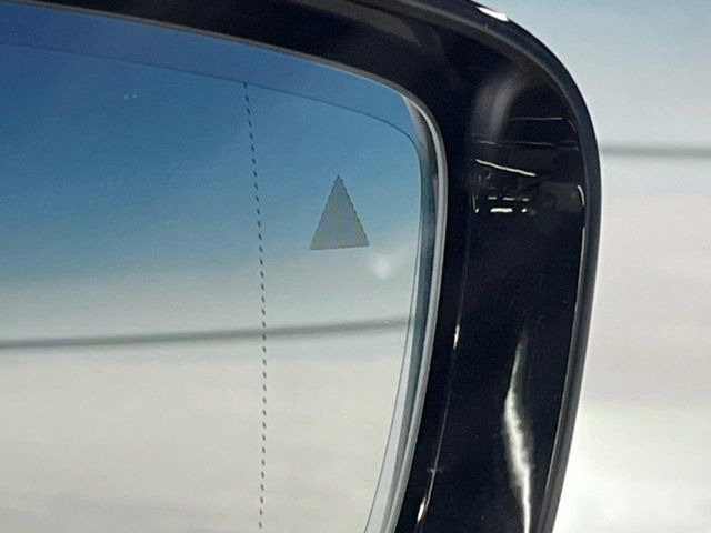 ���u���C���h�A�V�X�g�Z���T�[:���p����̎Ԃ����m���A�h���C�o�[���Ԑ��ύX���s���ۂɁA�x�����Ƌ��ɒ��ӂ𑣂��Ă������S�x���@�\�ł�!