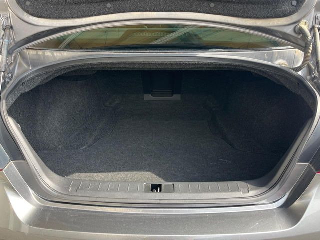 ���i�̂���������ʋ΁A���}���ɏ\���ȉ׎��X�y�[�X���m�ۂ��Ă���܂��B