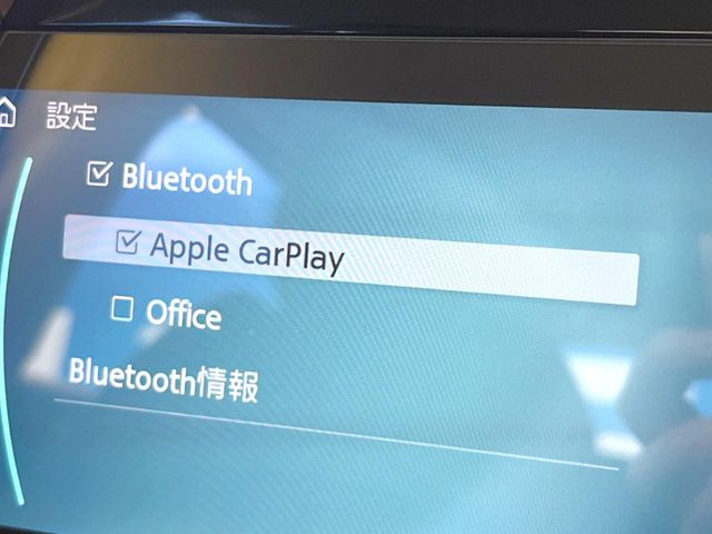 ●Apple Car Play:スマホとの有線接続で、ナビ・オーディオ再生などスマホのアプリ機能が画面でも使える便利機能です!