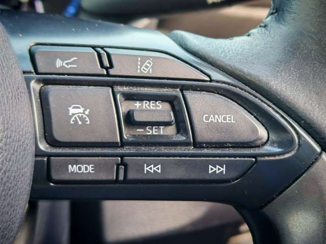 アダプティブクルーズコントロール!アクセルを踏まなくても、先行車を感知し車間距離を一定に保って追従走行してくれます!長距離ドライブも快適ですよ!