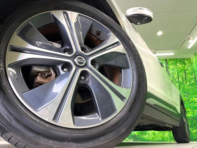 �y����17�C���`�A���~�z�C�[���z�O�ςɃ}�b�`���������A���~�z�C�[���𑕒����Ă���܂��B�e��ЊO�A���~�z�C�[����A�X�^�b�h���X�^�C�����戵�����Ă���܂��B���񂲑��k����������