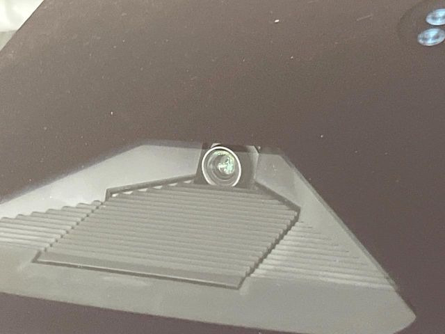 �y�z���_�Z���V���O�z���s���ɑO���̎ԗ�����F�����A�Փ˂������Ȏ��͌x��ƃu���[�L�ŏՓˉ���Ɣ�Q�y�����A�V�X�g�B�����S�Ƀh���C�u�����y���݂��������܂��B