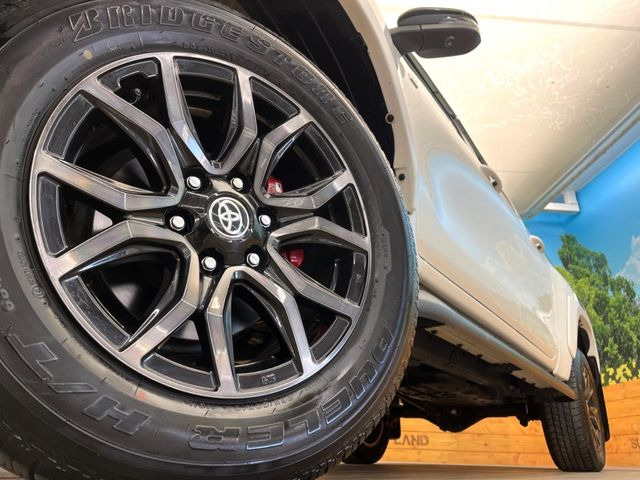 �y����18�C���`�A���~�z�C�[���z�O�ςɃ}�b�`���������A���~�z�C�[���𑕒����Ă���܂��B�e��ЊO�A���~�z�C�[����A�X�^�b�h���X�^�C�����戵�����Ă���܂��B���񂲑��k����������