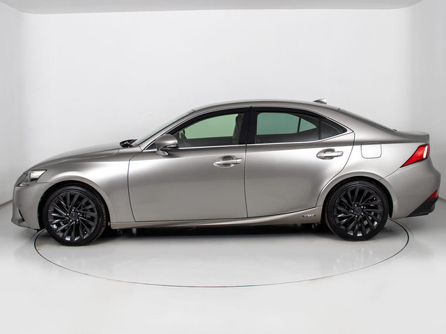 18インチアルミ!!アルミホイールの変更も可能です!お客様のお好みの1台を作成可能となります!※詳細はスタッフまでお尋ねください。